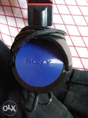 Sony headphone worth rs 700 selling at 500...not