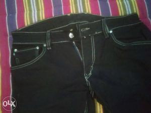 Black jeans 32 strecheble  ki li thi