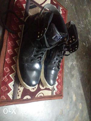High Black sneakers for men in new condition