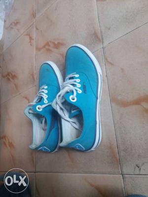 Original puma blue sneakers,size 7