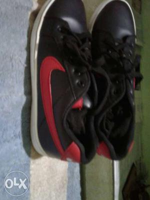 Pair Of Black-white-red Nike Low-tops Sneakers