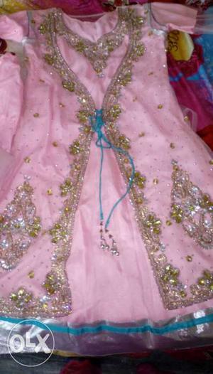 Pink coloured suit in good condition size 40