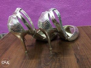 Size: 36, color: golden, heel size: 2.5 inch