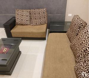 Sofa: 3 + 2 seater + side table + centre table Pune