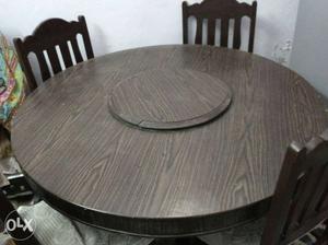 Dinning table in a great condition.. polished