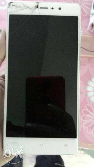 GIONEE s6s. 11month old. Bs screen thora Crack h,