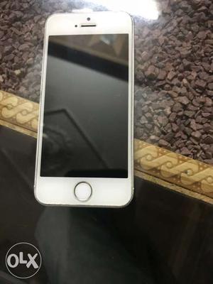 Iphone 5s 16 gb good condition charger headphone