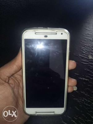 Moto g2 mobile and charger only gud in condition