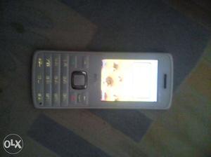 Phone in good condition with 4 led flash one year