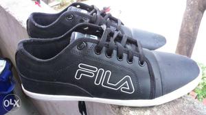 Black Leather Fila Low Top Sneakers size 8