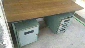 Both side drawer with mica top