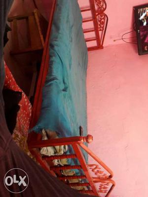 Full metal bed in good condition