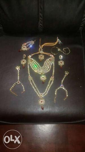 Gold-colored And Diamond Jewelry Set