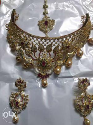Gold-colored, Red, And Green Jewelry Accessory Set