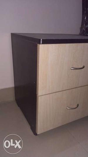 Night stand with 2 draws