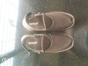 Pair Of Brown Aerosoft Sandals size 8