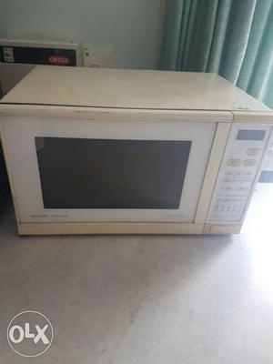 Sharp convection microwave. in working condition