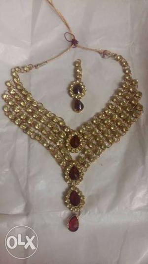 Uncut diamond necklace with maang tikka...