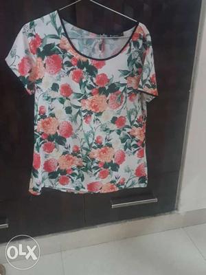 White And red floral VH size L