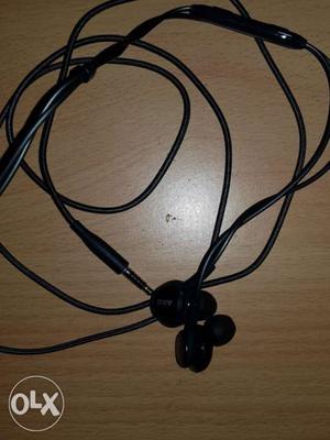 Black In-ear Headphones