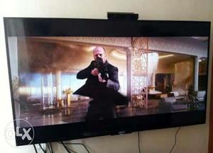 Black LED TV 32" With insurance just like New