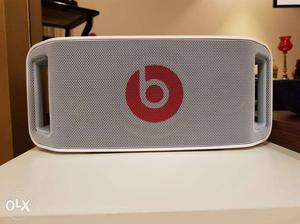 Bluetooth highend speaker by 'beat by Dr dre'.