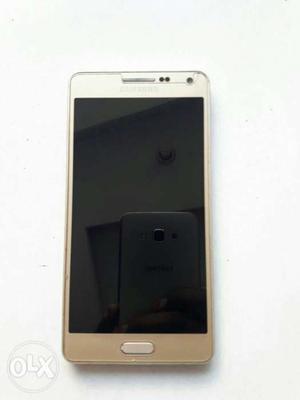 Samsung A5 Gold wellcondtion scratch less body