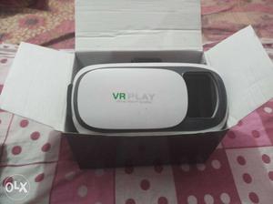White And Black VR Play Headset