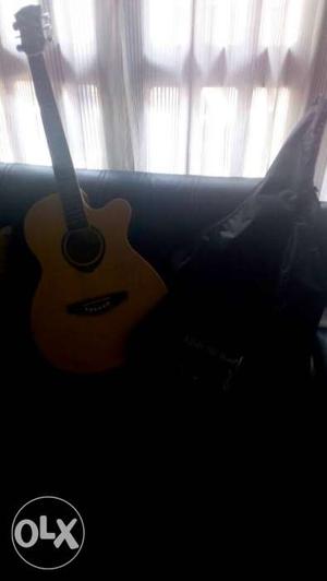 A jazz guitar new one works smoothly not used