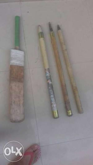 Brown Cricket Bat With Poles