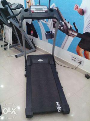 Factory Outlet Showroom Demo Treadmill motorised 