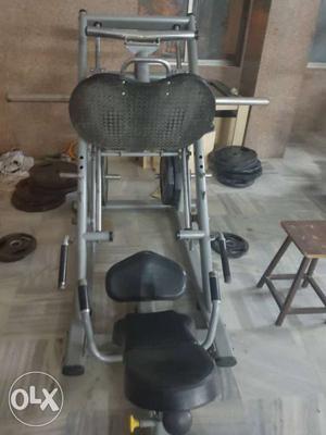 Gray And Black Gym Training Equipment