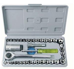 Gray Ratchet Set With Case
