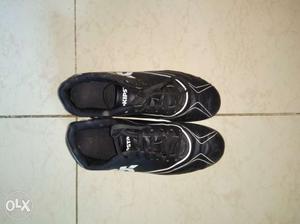 Black trainers, ideal for 7-8 yrs kid