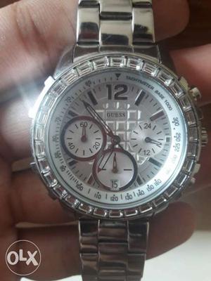 GUESS WOMEN'S SILVER WATCH. BRAND NEW. excellent