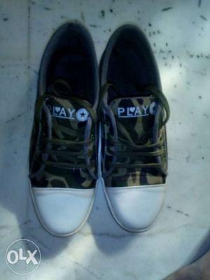 Green-and-black Camouflage Play Low-top Sneakers