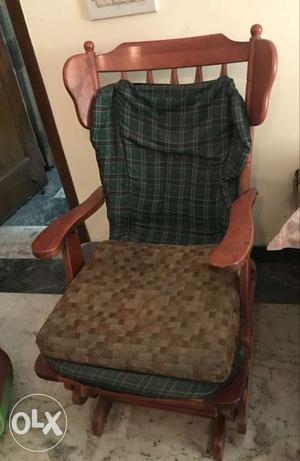 1 rocking chair with rocking table