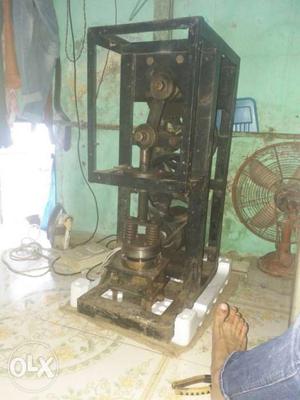 Black Hydraulic automatic press Machine