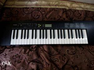 Casio csk  keyboard/piano with 50 songs and