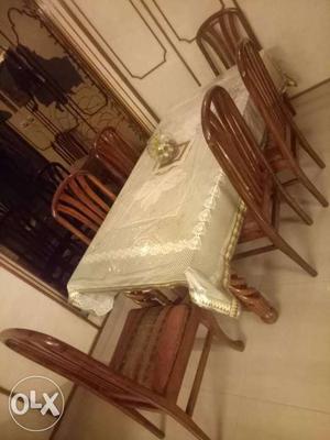 Dinig table very very good condition