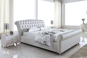 Double bed in white look side tables extra