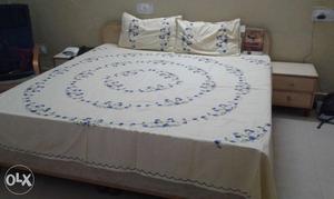 Double bed with storage n side tables