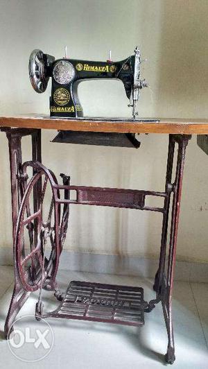 Himalaya's Sewing machine with foot pedal_DIWALI