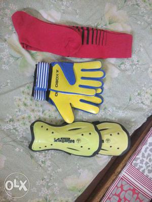 Kobo goalkie rubber gloves, strapped shin guards,