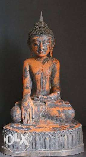 Old wooden buddha