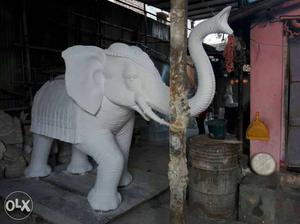 Plaster of paric elephant statu