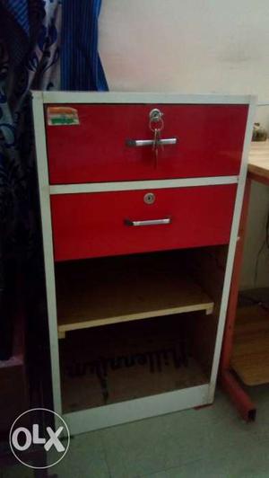 Red And White 4-drawer Dresser new brand gallla
