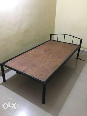 Single iron bed in a very good condition..
