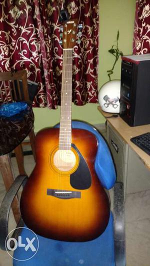 1 month old YAMAHA F310 TBS 6 string acoustic