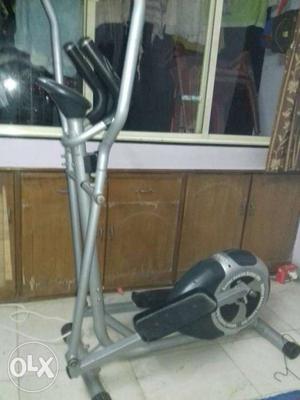 Elipted exercises machine with calories burned